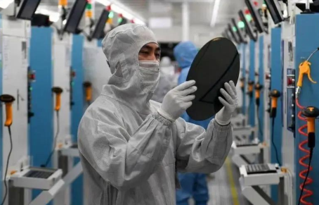 中国半导体领域传出好消息！硅晶圆打破国外垄断！